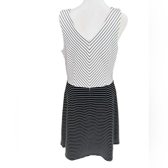 LOFT | Black & Off-White Mixed Stripe Sleeveless Fit &  Flare Dress * size 10 - Picture 6 of 7